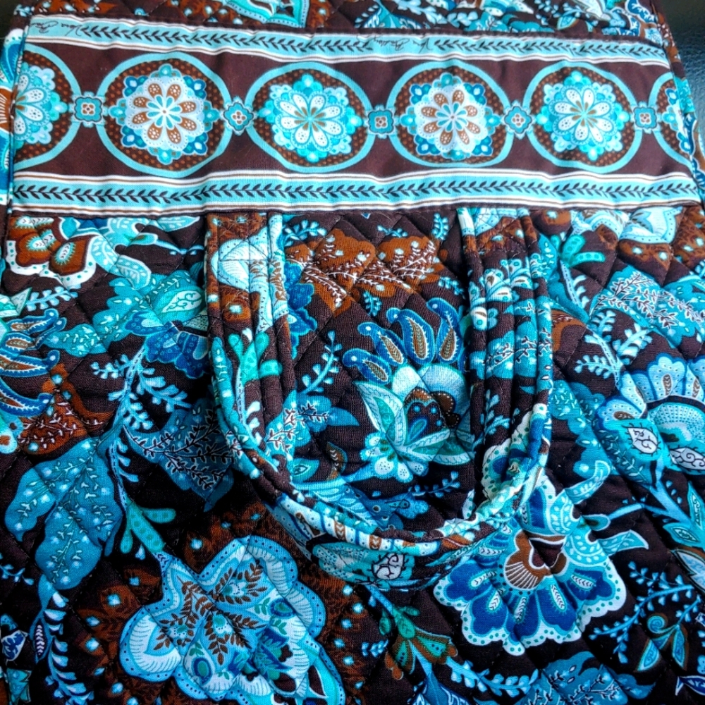 SOLD. VERA Bradley hanging travel organizer